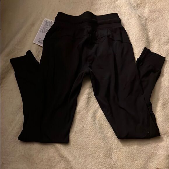 Lululemon Black ready to rule Joggers - Picture 2 of 4